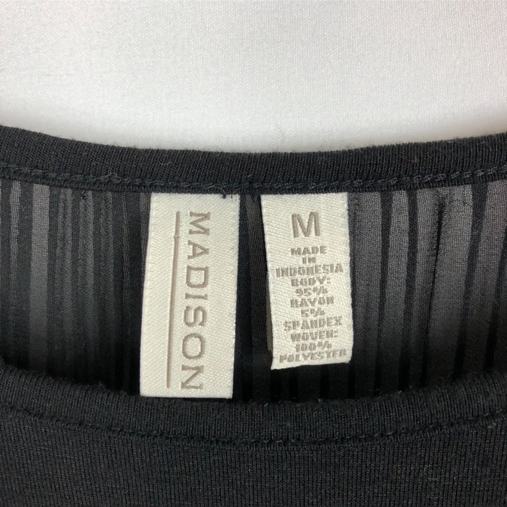 Madison Short Sleeve Accordion Pleated Back Top Black Size Medium - Picture 5 of 6